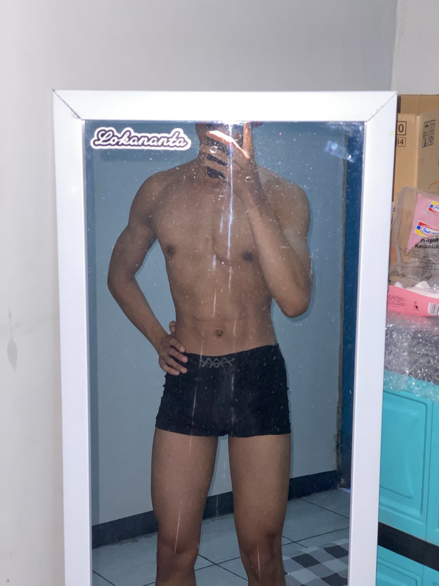 zhenn tweet media