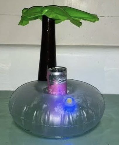 paulgates317's tweet image. Drink float in the tub. #tub #redbull #poolcandy #palmtree #float