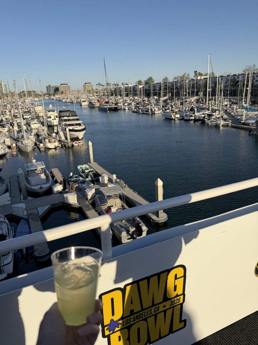 kristin_mancuso's tweet photo. yacht party takeover. ✅ https://t.co/uHMtZBgVMQ