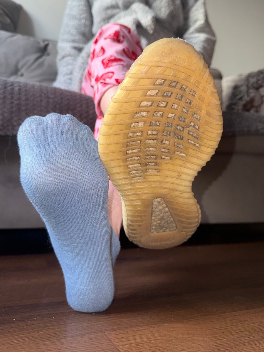 ⚜️Findom Feet Queen⚜️ tweet media