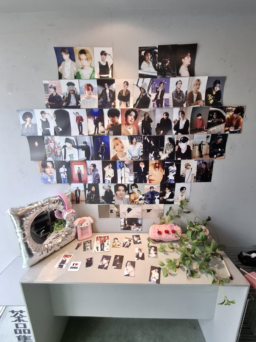 Aeong9339's tweet photo. 윤기 생카 LOVE CONNECTION 차품집 후기❤️

차품집에서 하는 생카는 이번에 처음 가본 것 같은데 윤기로 가득해서 너무 좋았어요☺️❤️

특전도 예쁘고 가챠도 했는데 제일 원하던 게 바로 나와줘서 행복했어요😆

#LOVE_CONNECTION_YOONGI
#윤기와_러브커넥션 https://t.co/ss1RjPC6ac