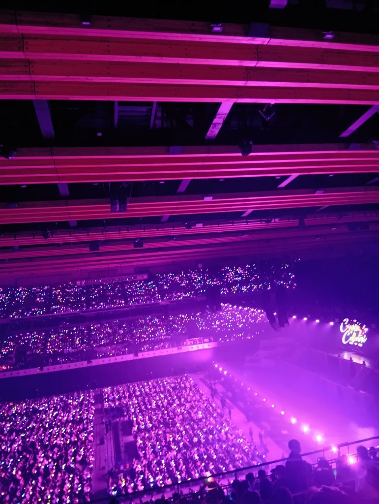 R3588128366's tweet photo. 遅くなったけど先月の乃木坂46myrespectCouplingCollection、アルバムライブの初日と2日目のCouplingCollection現地で観に行った。マグカップとシンクと価値あるもの聞けてとても感動した。 https://t.co/7eBwcBl8TQ