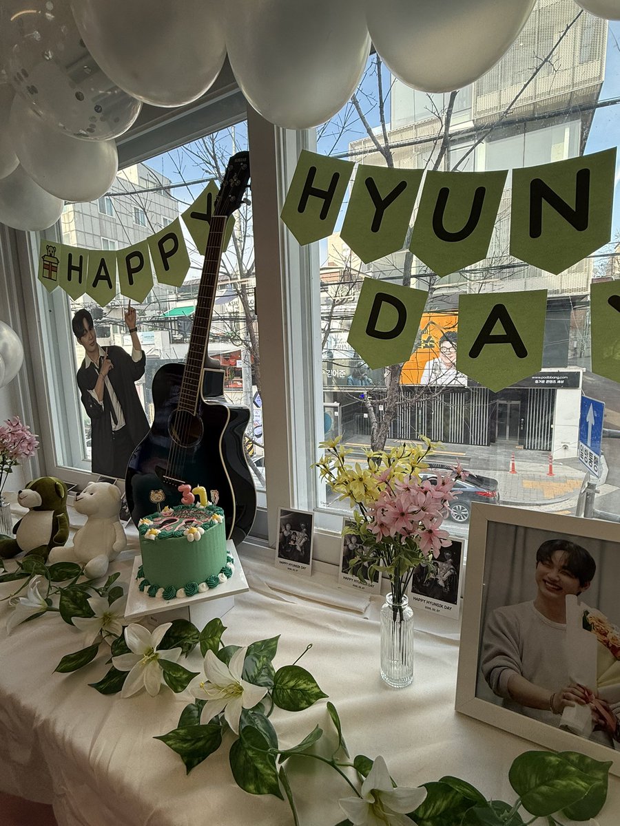 ATSUKA_BTOB's tweet photo. 아기자기한 카페💙

#현식이랑_SCENE307
#임현식 #생일축하해 #언제나_현식해💙 https://t.co/vjZmtRnMeu