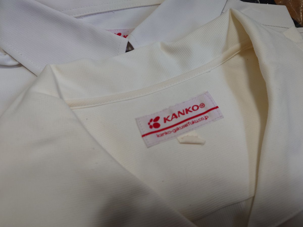 takken00511's tweet photo. 制服を売ったほうがいい理由
それは保管しておくとできる黄ばみ。こうなると状態悪いと判断されちゃうから、きれいなうちに売ったほうがいいですね。 https://t.co/VMEhExXWZN
