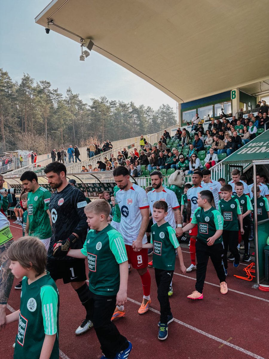 OFC_offiziell's tweet photo. Das Spiel läuft. Auf geht’s, Kickers! 🔴⚪️ #FCHOFC #kickersoffenbach #nurderOFC #dasistoffenbach https://t.co/KCJ7vEBhHm