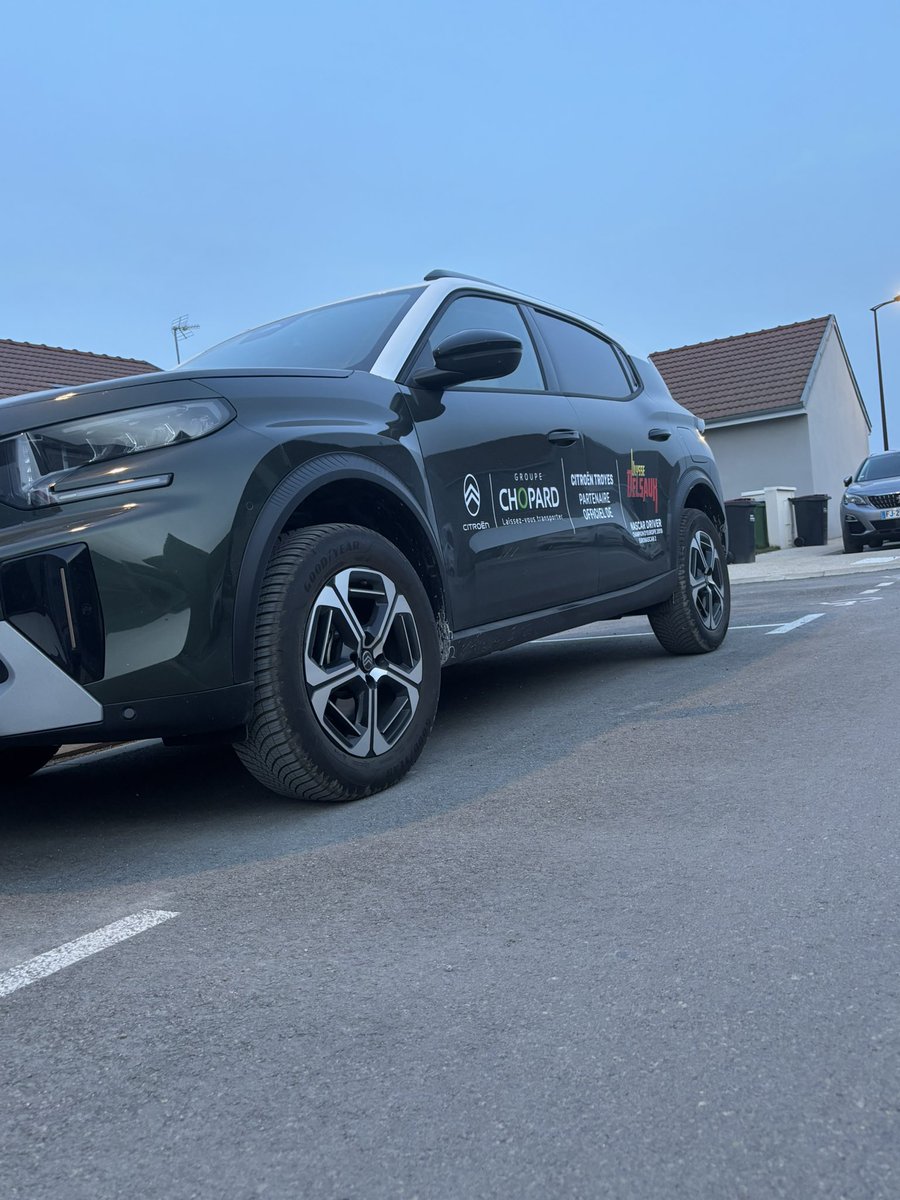 ulyssedelsaux10's tweet photo. Place à la Citroën C3 Aircross micro hybride 💁🏼♂️
🔋 la micro-hybridation récupère l’énergie au freinage et assiste le moteur thermique
Même objectif : Rendre les trajets du quotidien plus efficaces 🚗
#Troyes #Citroën #CitroënTroyes #GroupeChopard #GrandGaragedeTroyes https://t.co/0Ez3DYeXN8