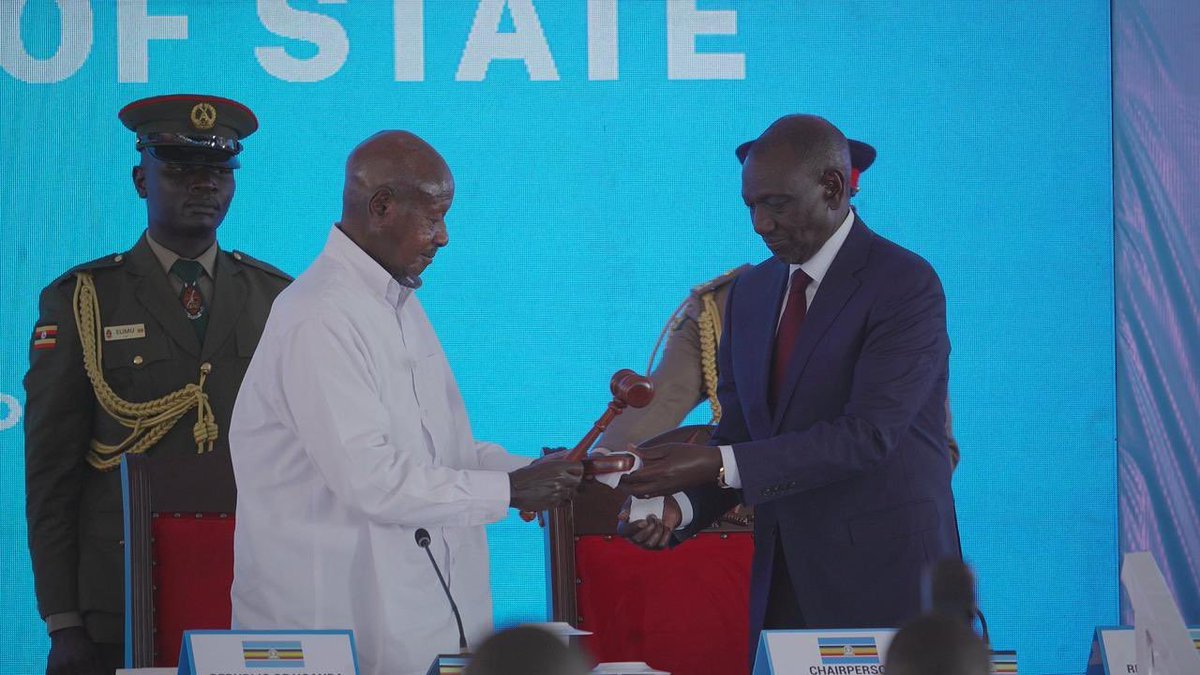 Ikiriho's tweet image. 🇧🇮#Burundi -#EAC| 

Au cours de ce Sommet des Chefs d’État de la Communauté de l'Afrique de l'Est -@jumuiya,  les dirigeants ont désigné le Président de l'#Uganda🇺🇬 @KagutaMuseveni, comme nouveau Président en exercice de la Communauté, succédant au #Kenya🇰🇪-n @WilliamsRuto .