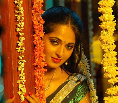 AnushkaShettyPlanet tweet media