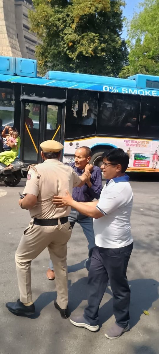 NeerajResearch's tweet image. Detaining peaceful General Category activists raises serious concerns about civil liberties in India.
Democracy must protect the right to peaceful protest for every community.
@UNHumanRights @amnesty @hrw @AJEnglish @ajeetbharti
#HumanRights #India #RollbackUGC #UGC_Roll_Back