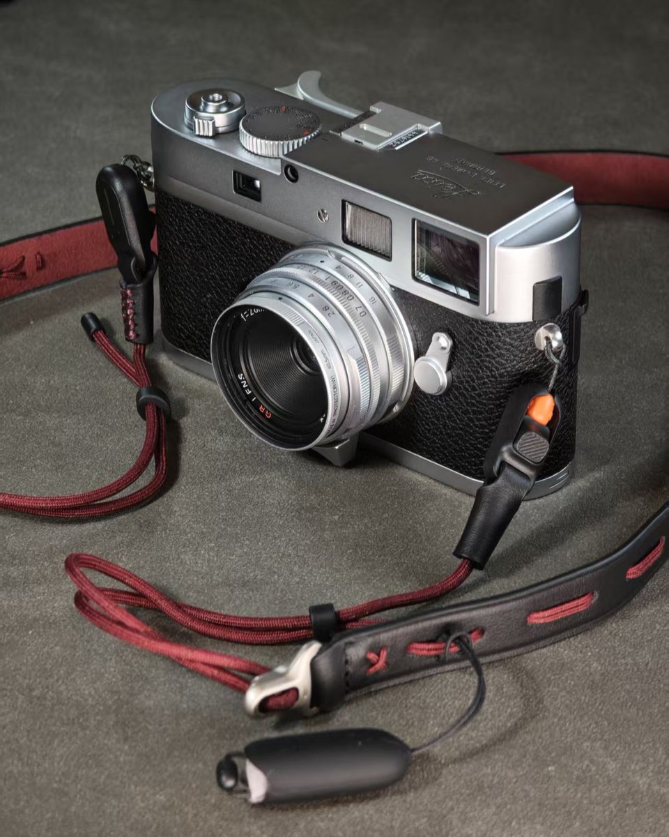 PGYTECH_global's tweet photo. π€ Your Camera's Everyday Jewelry.
The Camera Strap Slim (Vintage) in Midnight Black β because even your daily walks deserve a touch of timeless style. β¨πΈ
Soft, light, and always by your side.
#PGYTECH #MakeCreationEasier #CameraStrapSlim #VintageVibes #EverydayCarry https://t.co/C8z8ujwMo8