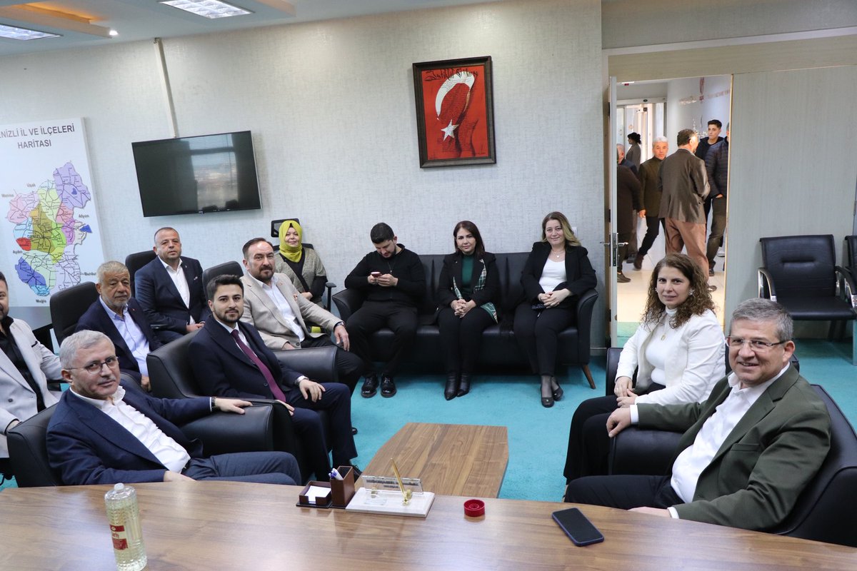 subasiogluMS's tweet photo. AK Parti MKYK Üyemiz Sn. Hilmi Türkmen’i İl Başkanlığımızda ağırlamanın memnuniyetini yaşadık.
Değerli MKYK üyemiz ile teşkilat çalışmalarımız ve gündeme dair verimli bir istişare gerçekleştirdik. @hilmiturkmen34 https://t.co/JrqZ5D1Qjl