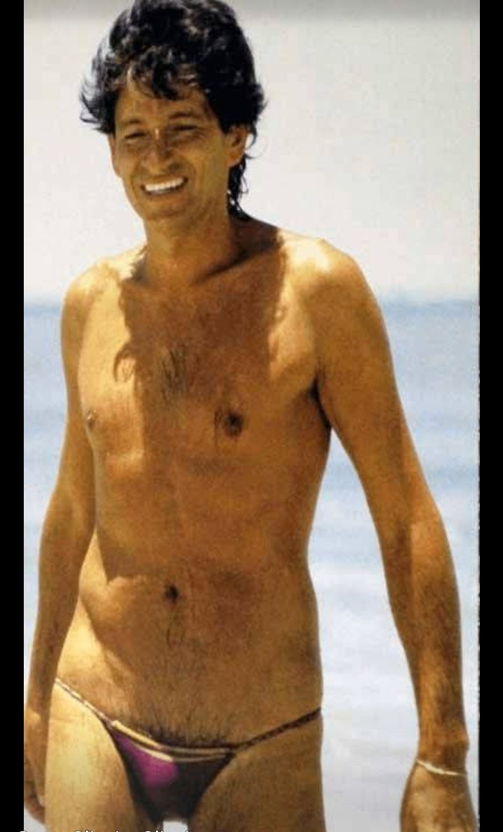 DayseDeLuta's tweet photo. A vida é muito interessante, um dia você fuma maconha na praia, usa tanga de crochê,  é um revolucionário,  no outro,  em um piscar de olhos,  vira um fascista,  conservador da extrema-direita. https://t.co/cga2qlBH7N