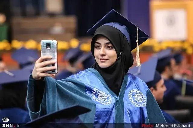 MediavraiFR's tweet photo. 👩‍🎓🔬 L'Iran présente le ratio femmes/hommes le plus élevé dans ses universités parmi toutes les nations souveraines. Plus de 70% des étudiants en ingénierie et sciences pures sont des femmes. 🤯 https://t.co/Jkk19KPTqn