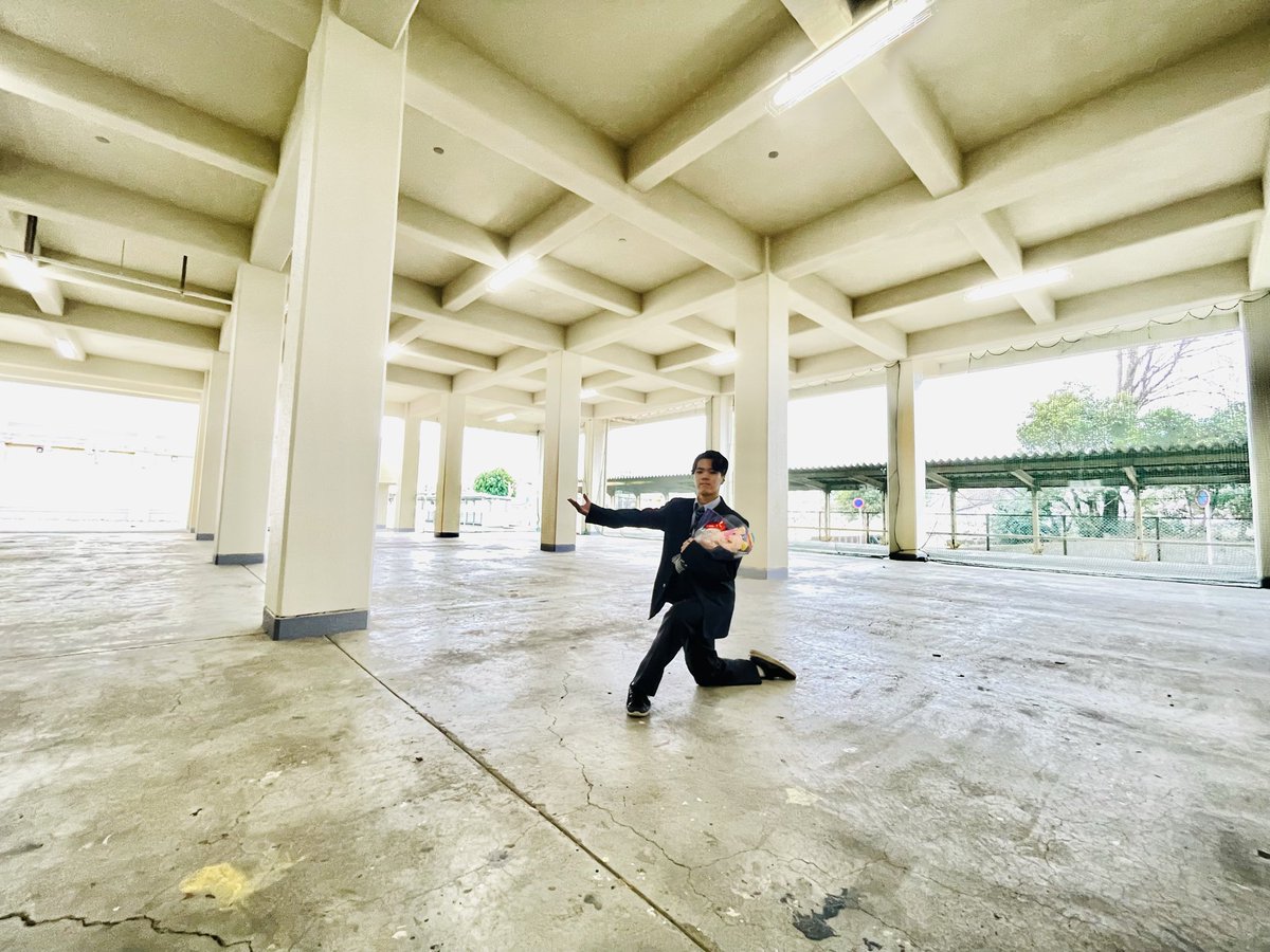 illil_'s tweet photo. 高校卒業しました。

文「舞」両道を貫き、365日を燃やし尽くした3年間でした。最後にダンス部の練習場所で記念撮影をしてきました。

春から大学生になります。

ダンスの仕事へお誘いください。振付もいけます。ミセスのライブに参加するのを目標に働きたいです。 https://t.co/mi1Ktjtexv
