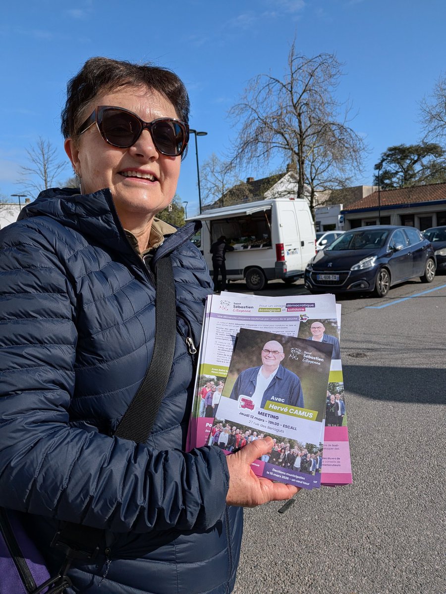 Chris_LE_MENTEC's tweet photo. Un petit tour Place Cambronne pour distribuer notre profession de foi @SaintSebastienCitoyenne #saintsebastiensurloire. Le soleil ☀️ est bien agréable. #electionsmunicipales2026. Plus que 8 jours pour convaincre #15mars2026. https://t.co/4YV7GEMHCG