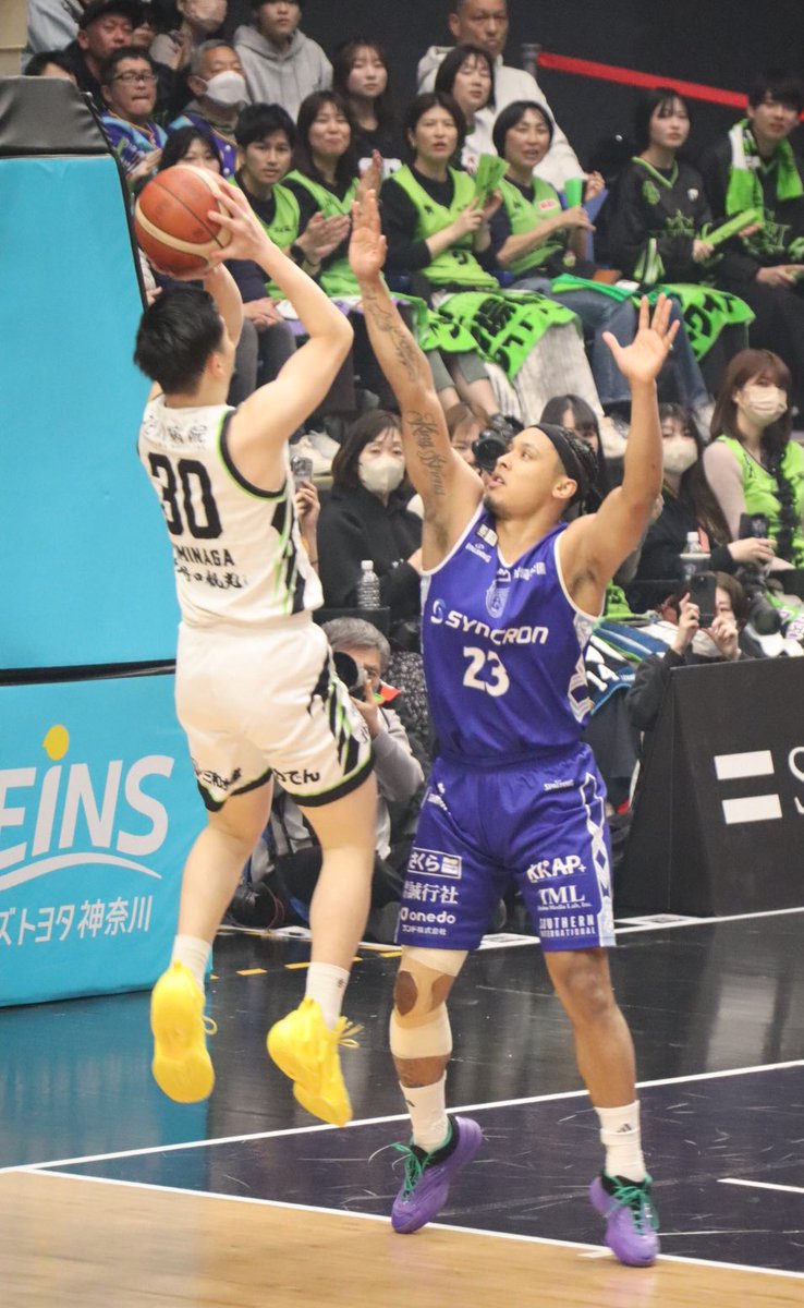 レバンガ北海道 #富永啓生 ユニフォームとバッシュの色味が私には