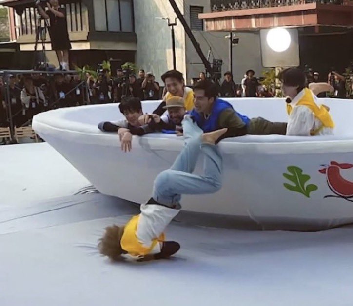 ฉันไม่เคยรู้ว่าเมนฉันเต้นบีบอยได้ รันนิ่งแมนขุดศักยภาพนางออกมาจริง ๆ 

NUNEW RUNNINGMAN EP3
#RunningManTHEP3