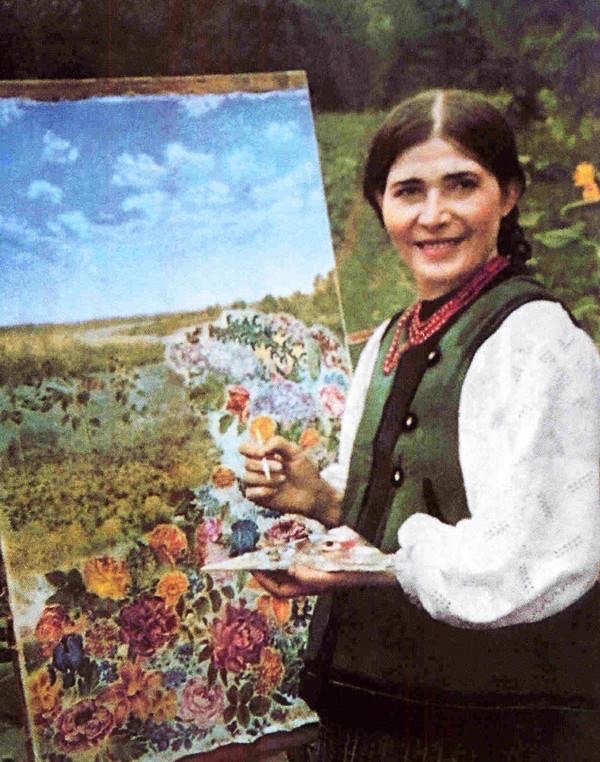 Анна Ярославна, Роксолана, Варвара Ханенко, Леся Українка, Софія Русова, Квітка Цісик, Катерина Білокур. 
Вони крутили колесо історії України. Вони виткали образ України, через який світ пізнавав українців - мудрих, свободолюбивих, шляхетних і непідвладних чужинцям.