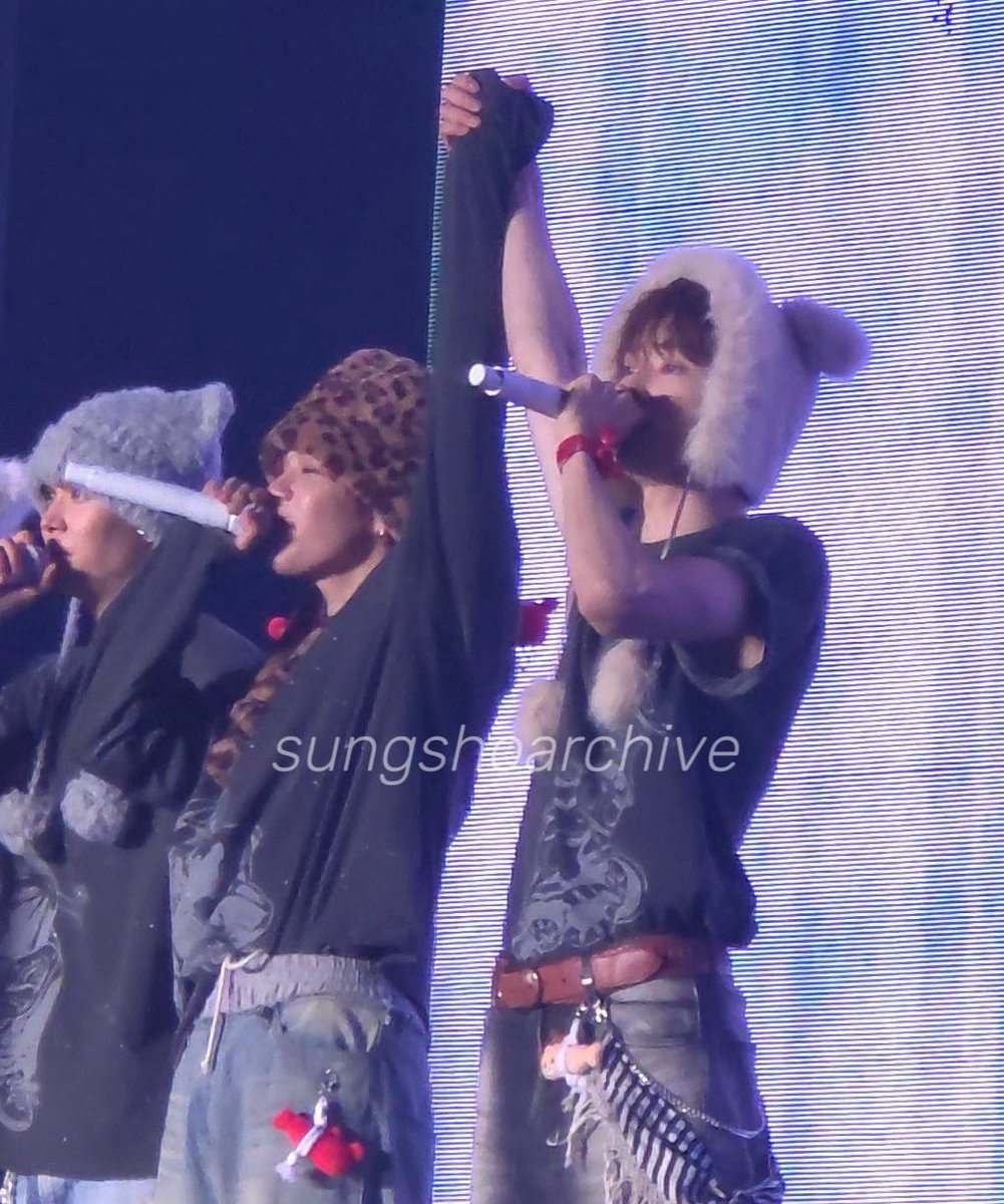sungtarofeed's tweet photo. seeing how far they've come... from their first fancon to their first group encore together. sungtaro must be so happy and proud of themselves, let’s only walk on flower paths together 🫂✨ https://t.co/nSIgt5BiYg