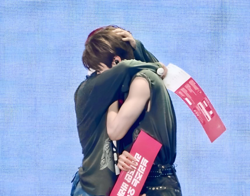 sungtarofeed's tweet photo. seeing how far they've come... from their first fancon to their first group encore together. sungtaro must be so happy and proud of themselves, let’s only walk on flower paths together 🫂✨ https://t.co/nSIgt5BiYg