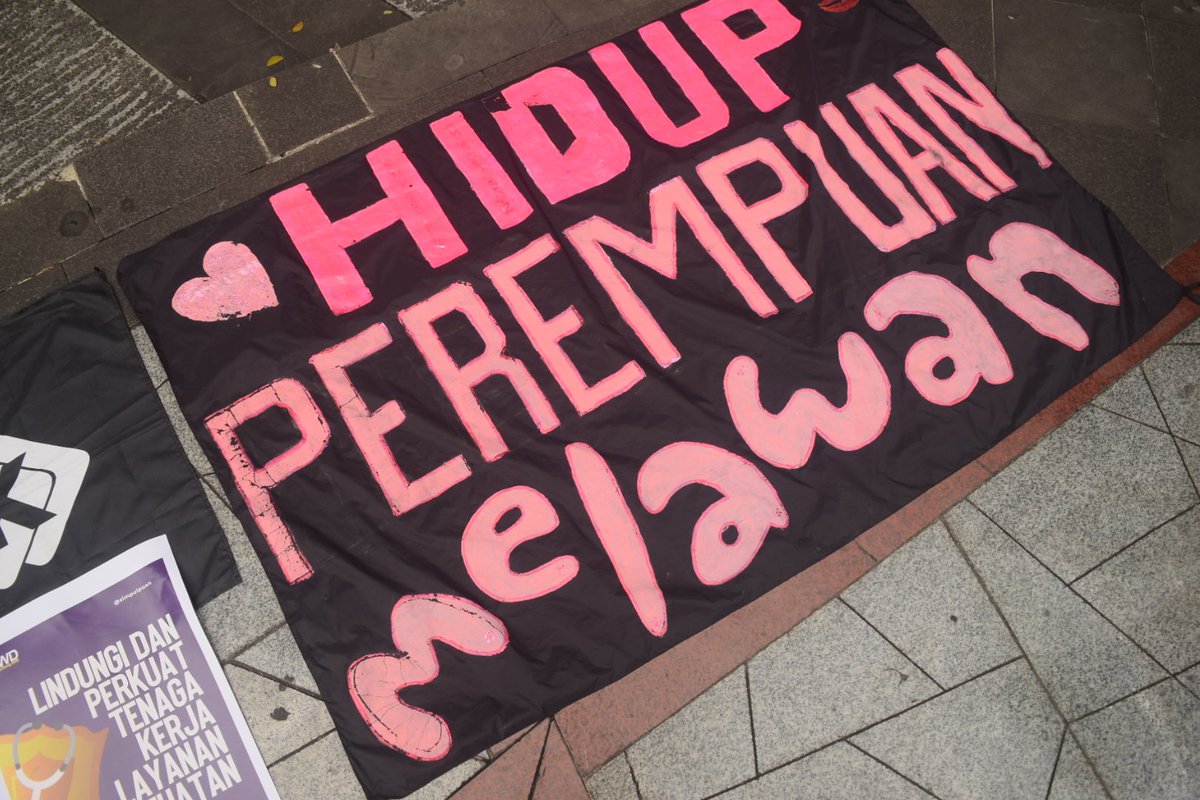rasyaphobia's tweet photo. happy international women's day <3 https://t.co/EDCC4OWQFB