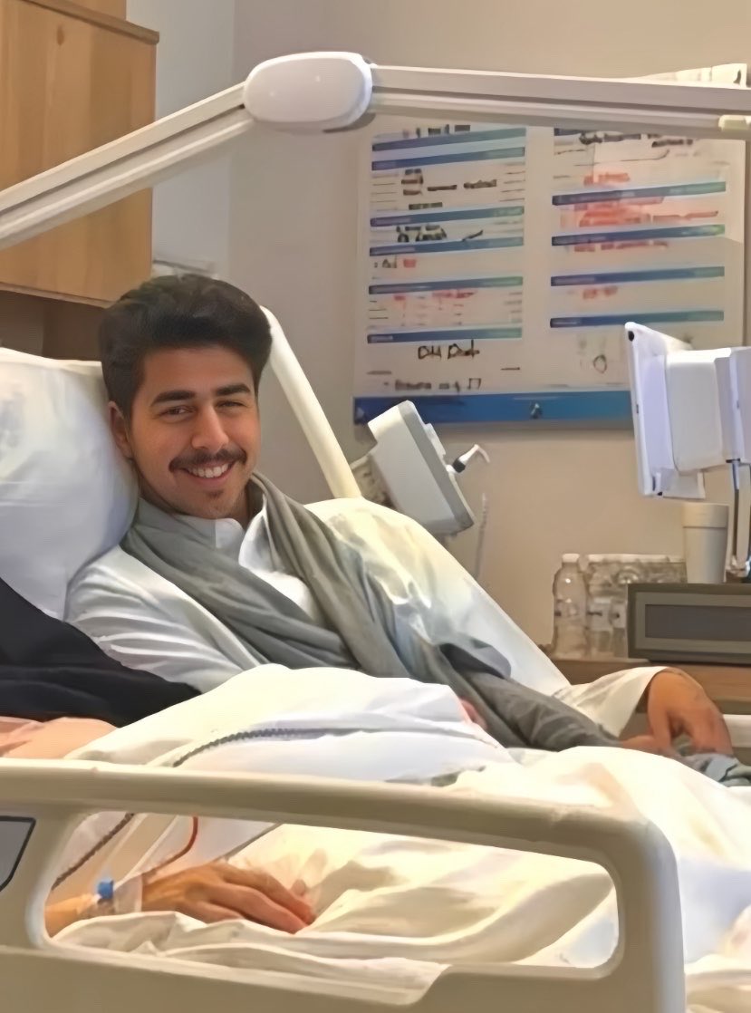 myq7i's tweet photo. الشوق لا يخف، وذكراك لا تغيب
ما زال اسمك حاضرًا في دعائنا
والقلب يشتاق لصوتك ووجودك بيننا
غبت عنا جسدًا، لكنك باقٍ في قلوبنا وفي كل دعوة صادقة نرفعها لك
يا من رحلت بذاك القلب النقيّ، نم هانئًا فموعدنا جنّة لا حقد فيها ولا حسد ولا دموع
#محمد_القاسم https://t.co/kCebQrEPNr