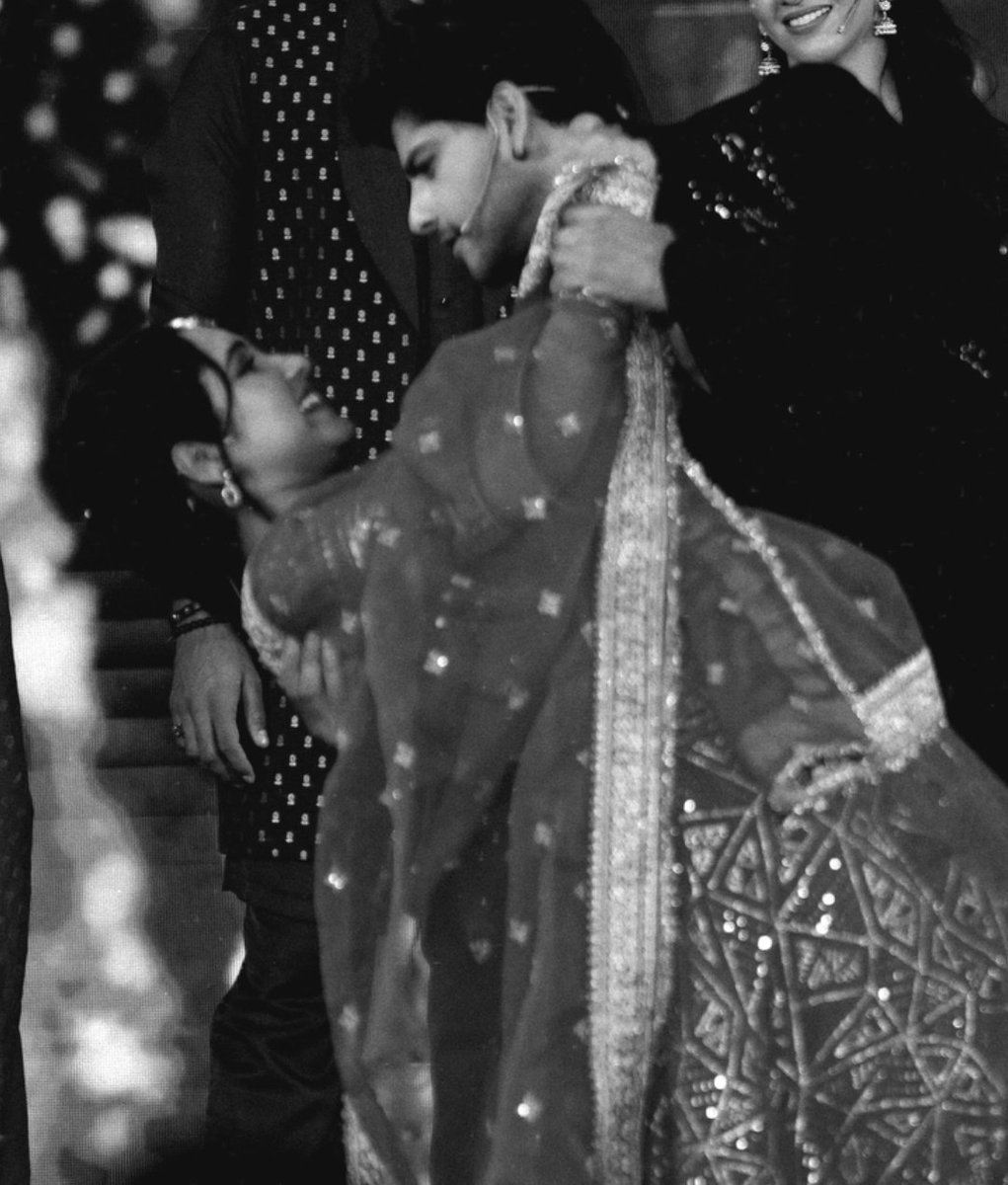 whattaagirll2's tweet image. In a world full of knights in shining armor.. his heart still chose her ..✨🤍

#Vasudha #Devaansh #VasuDev
#ZeeKutumbAwards2026