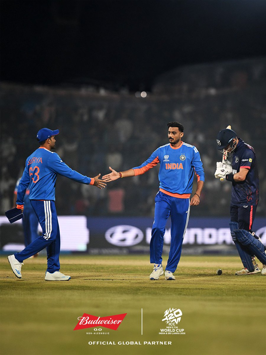 BudweiserIndia's tweet photo. Simply smooth gameplay 🍻

#Budweiserindia #BUDXICC #T20 #InTheHandsOfFans #INDvsNZ https://t.co/B9lw74x5Mg
