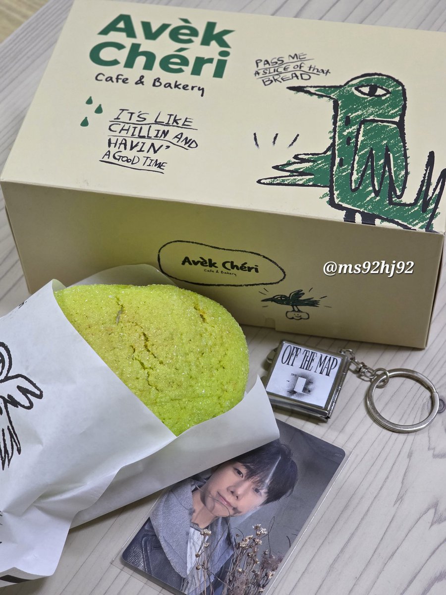 ms92hj92's tweet photo. 6th Mini Album OFF THE MAP

4분 34초 안에 성규의 모든 마음을 꼭 담아낸 거 같아 여러 번 들어도 좋았던 공방🩷

감다살 봄동비빔밥과🍚
설마..? 용산 맛집인가! 했던 Avek Cheri 메론 소금 빵🥐

LV4에서 만나요🫢💛 https://t.co/HCztLmryTG