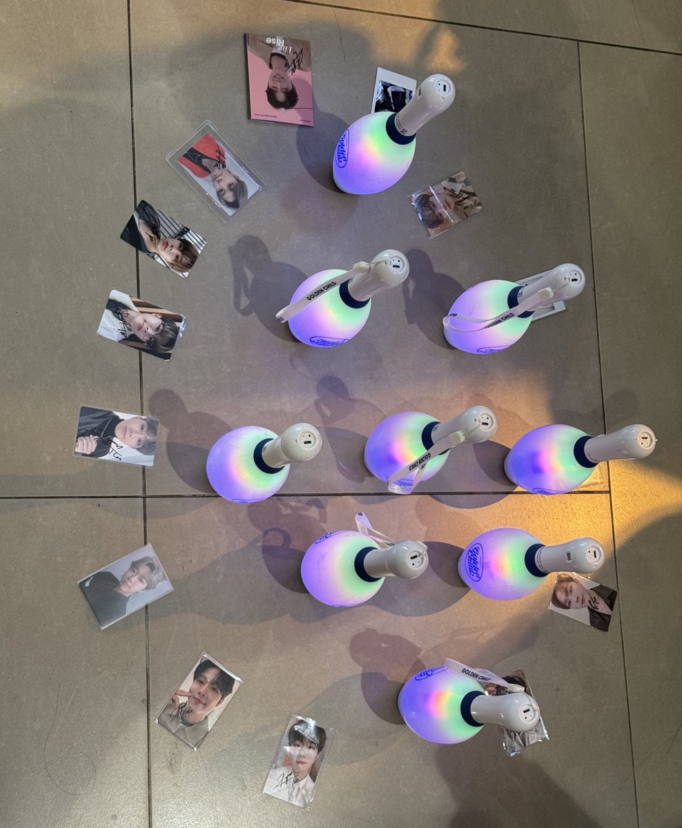 sungyooncheeks's tweet photo. goldenness gathering 🥰🥰 https://t.co/g128MMNV1S