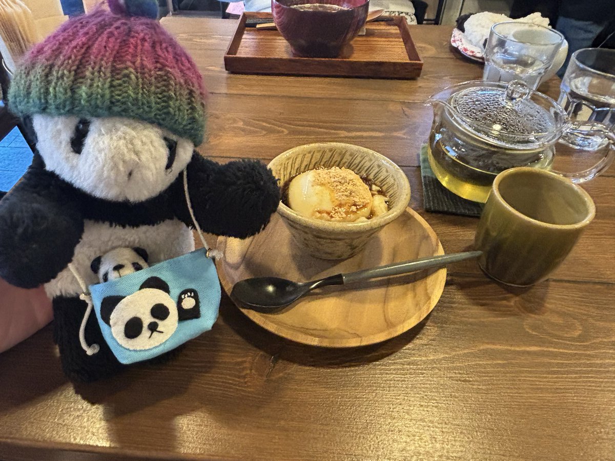 nuicra's tweet photo. ママの幼馴染👩🍳のお店にななちゃん@nana_bear0707 と行ったよ🐼🐻
開店前から行列が✨
日替わりランチもスウィーツも美味しかったー🐼😋💓✨
ママはななちゃんママさんと共通点も発見しておしゃべり楽しかったみたいで帰ってからもテンション高め笑
また行きたいなっ🎵
#浅草ランチ #madei https://t.co/8YDUdDZ7w7