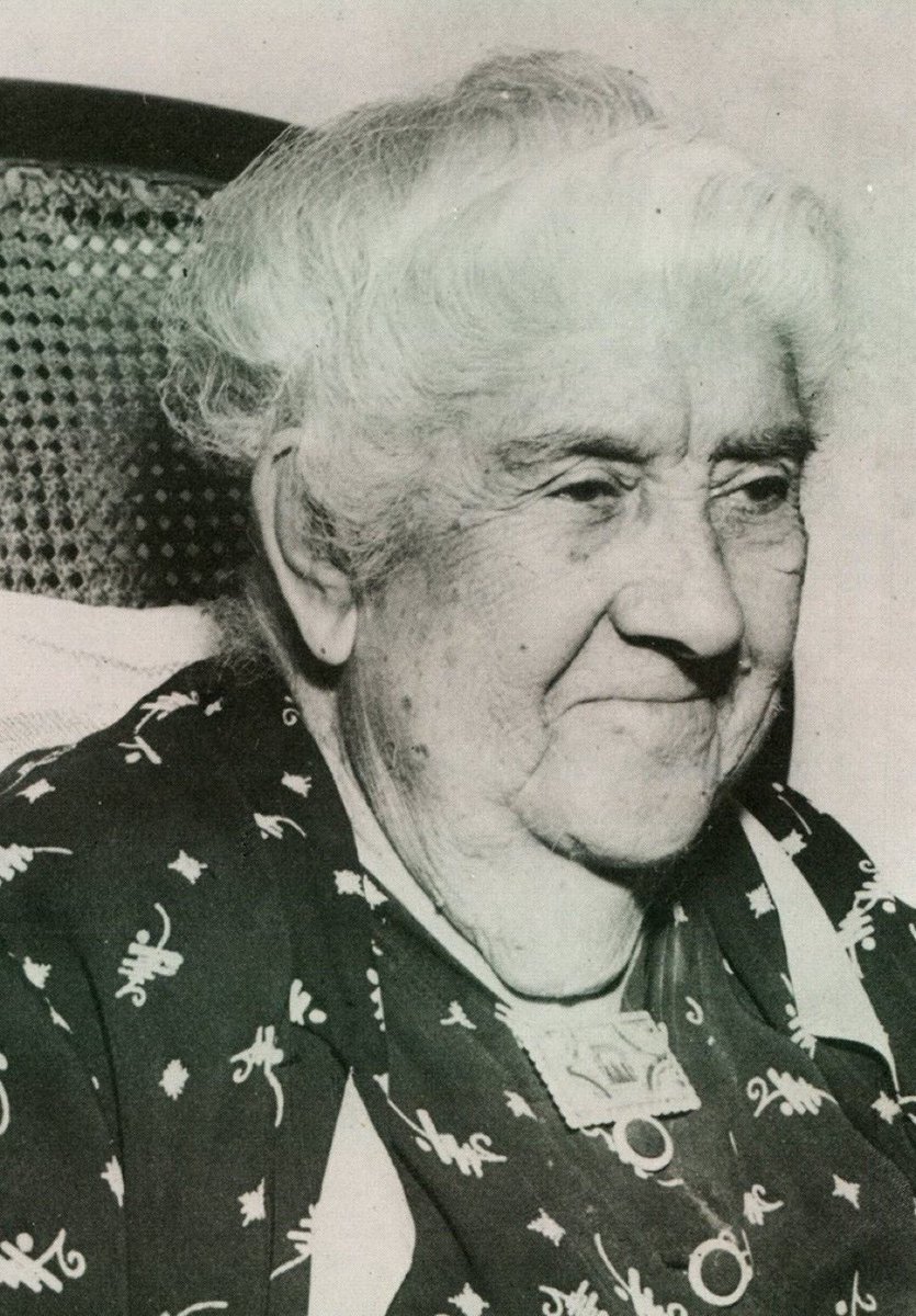 Dona Alice Neves, figura admirável na história do Atlético , ela tinha como hóspedes quase todos os jogadores do clube em 1908. Com suas mãos hábeis bordou a primeira bandeira do clube e todos os escudos das camisas.  
#DiaDasMulheres