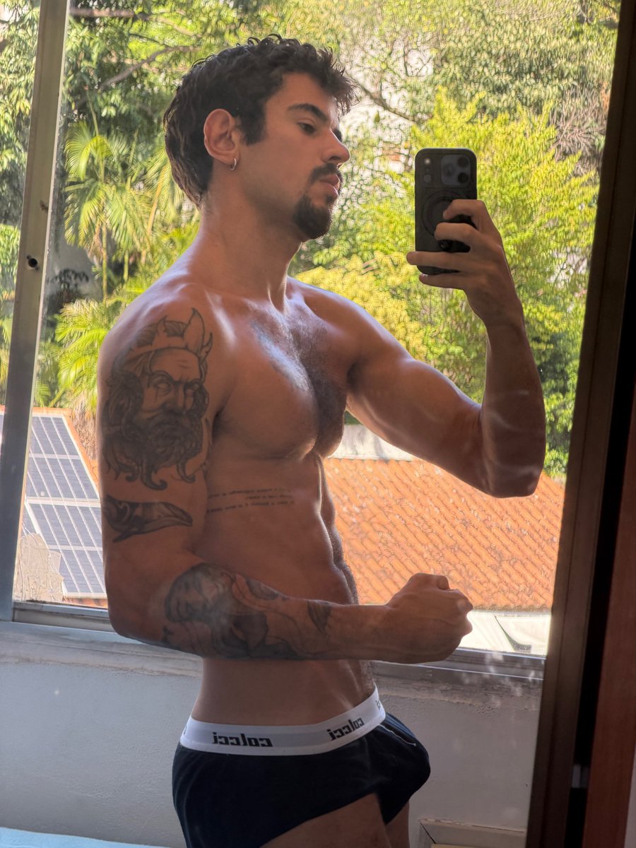 Triste é um homem que acorda sem o bom dia de um passivo no domingo