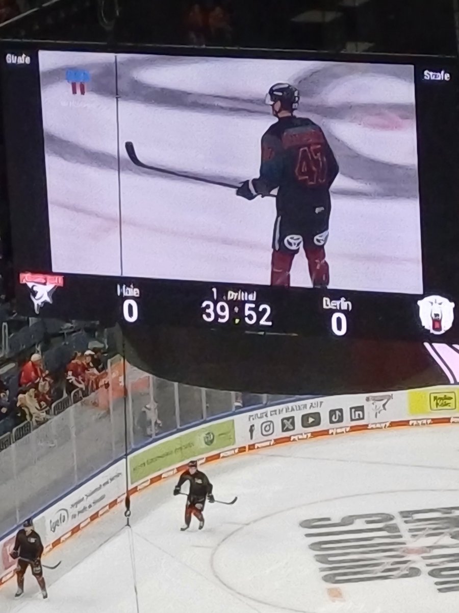 chrische1899's tweet photo. Heute mal Haie vs Eisbären schauen
#Haie #Köln https://t.co/Orj0lf0A7m