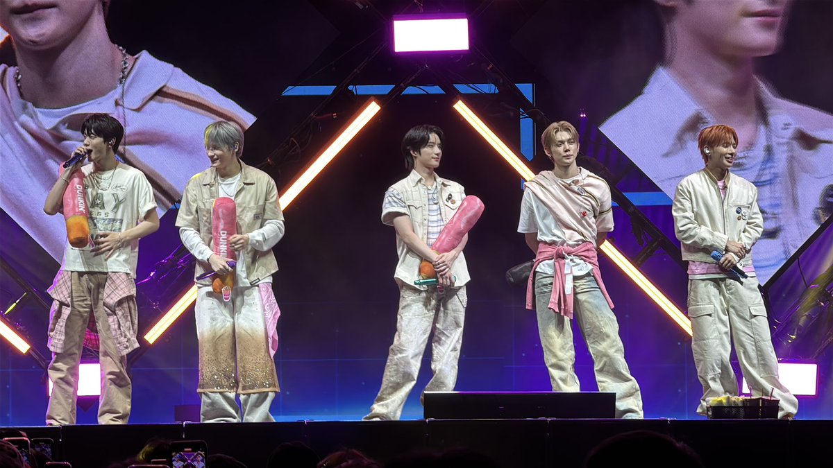 kcirtapaledasor's tweet photo. We recorded it guys. See y’all at the concert.  
#TXT #TXTinPH #TXTDunkin #DunkinPH_WondersAt553 #DunkinPH_TXT https://t.co/1pRwGrrMsv