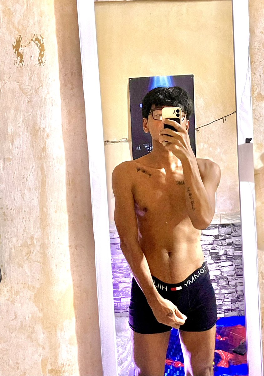masnonchalant's tweet photo. having a CRUSH is cool
but, being the CRUSH is much cooler 🤓
#gayjakartaselatan https://t.co/Ur8yb12GHB