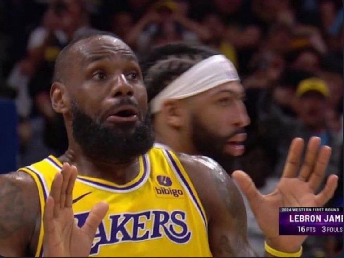 When her friends say "you better treat her right or we're going to have problems"😭