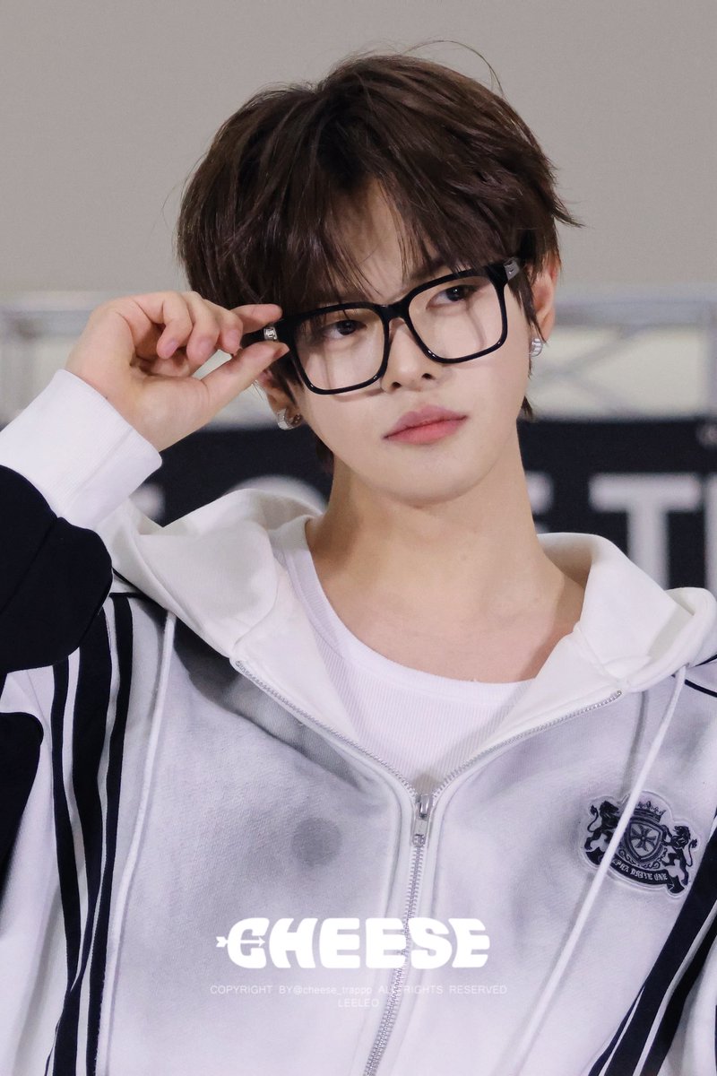cheese_trappp's tweet photo. 260308
👓

#이리오 #LEELEO #리오 #LEO
#알파드라이브원 #ALPHADRIVEONE #ALD1 https://t.co/ho0hVmmhCC