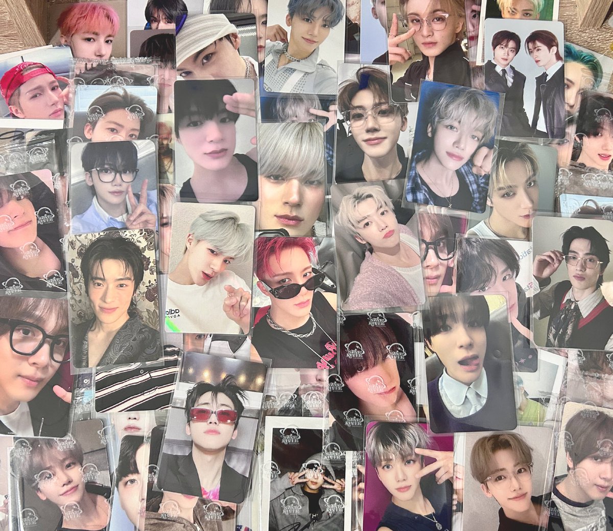 Pls rt  , 🫧💭

     𓈒ׅ🫳🏻ᱸ ขออนุญาตเช็คความสนใจค่า เค้ามีการ์ดมาปล่อย  มีใครสนใจมั้ยคะ ราคาดี ถ้ามีคนสนใจเยอะเค้าจะมาลงให้ค่ะ ㅠㅡㅠ

✿  ราคาเริ่มต้น O bath 

🩷 ใครสนใจฝาก รี เฟบ ทีนะคะ, ฝท ใต้เมนชั่นได้เลยค่ะ

#ตลาดนัดnct #ตลาดนัดnctdream