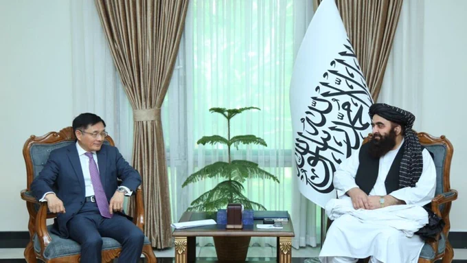 طالبانو او چین له پاکستان سره د ستونزو پر سوله ییز حل ټینګار وکړ.