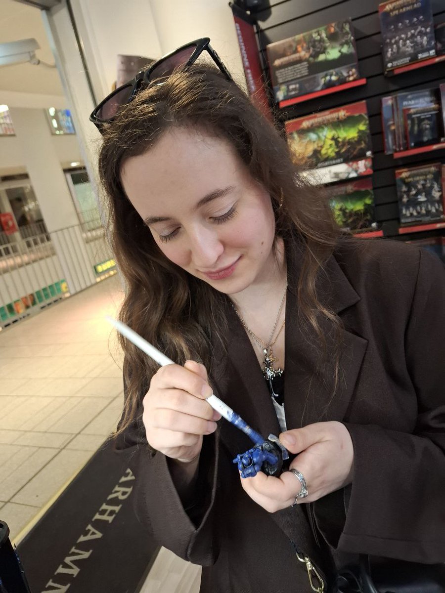 красная линия Ⓥ ✄ tweet media