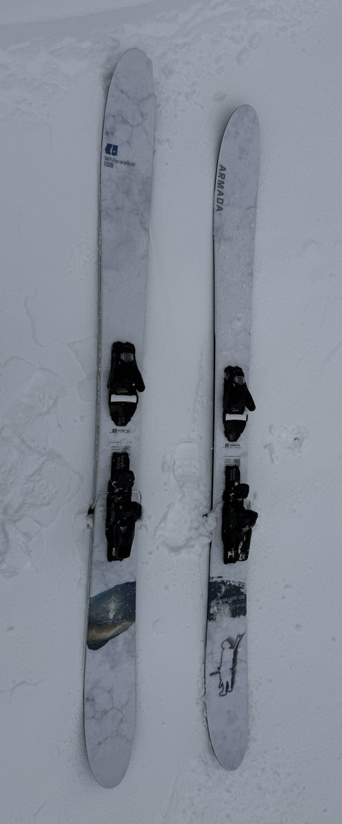 アルマダ White. walker スタッフさんお勧めで乗った。とても良いが、1