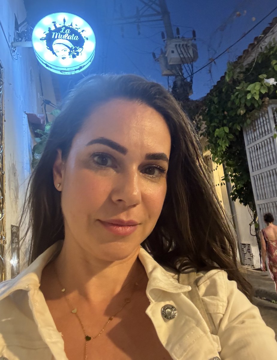 Martha Bueno tweet media