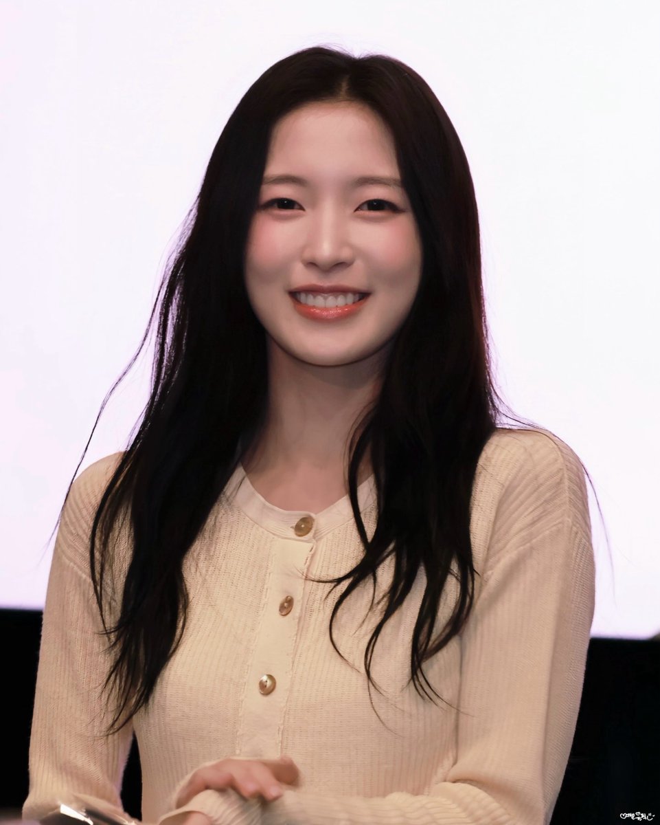 26.03.08 매드 댄스 오피스 무대인사

아린 VS 예원

#오마이걸 #OHMYGIRL #おまごる 
#아린 #ARIN #アリン