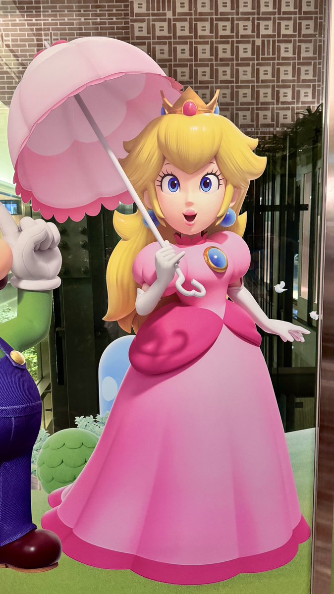 JR博多シティ、ピーチ姫の新しいアートワーク！！？！？！
可愛い！！！！
#JR九州