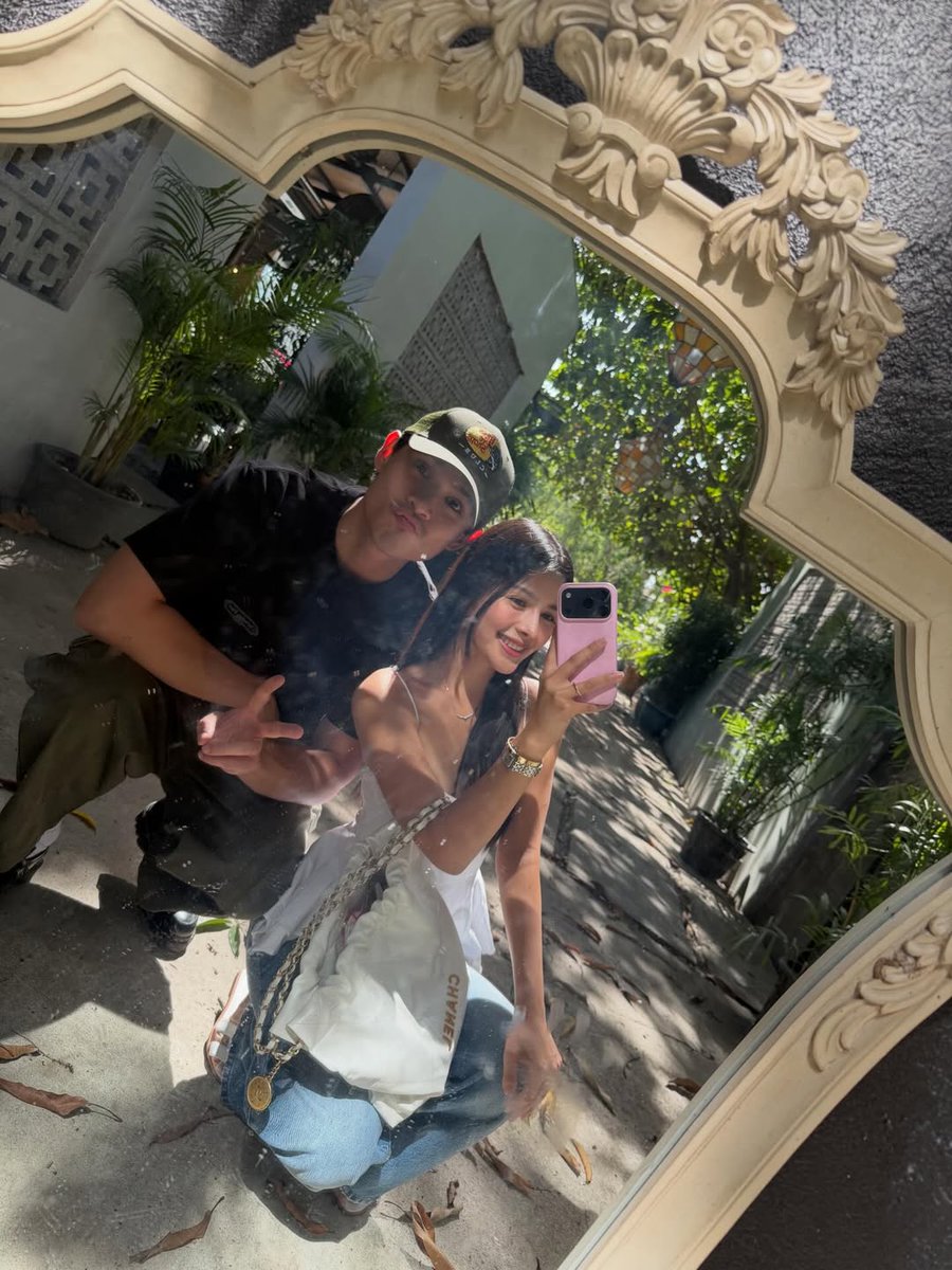si ralph, kilalang chronically online, pero simula nang magkajowa, mas focus na talaga siya sa pag-enjoy at live in the moment. habang si aza naman, na dating chronically offline, mas nagdo-document na ng memories she can look back on now that she’s truly at her happiest. 🥹 hay,