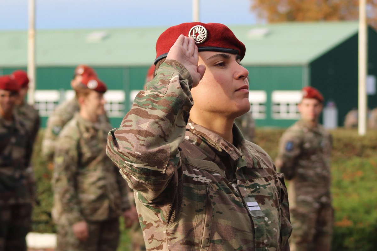 École des troupes aéroportées tweet media