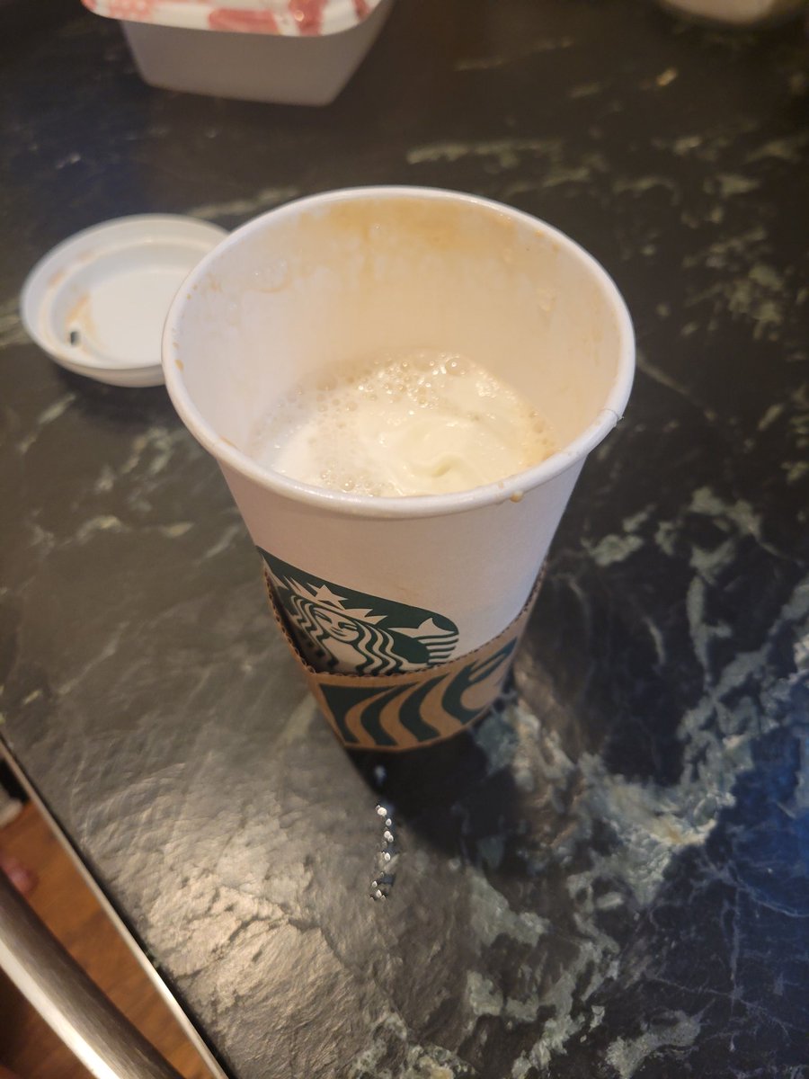 DoubleM_PA's tweet photo. @Starbucks this is a grande latte, for 6 bucks? Ridiculous. https://t.co/w5ceD2vri9