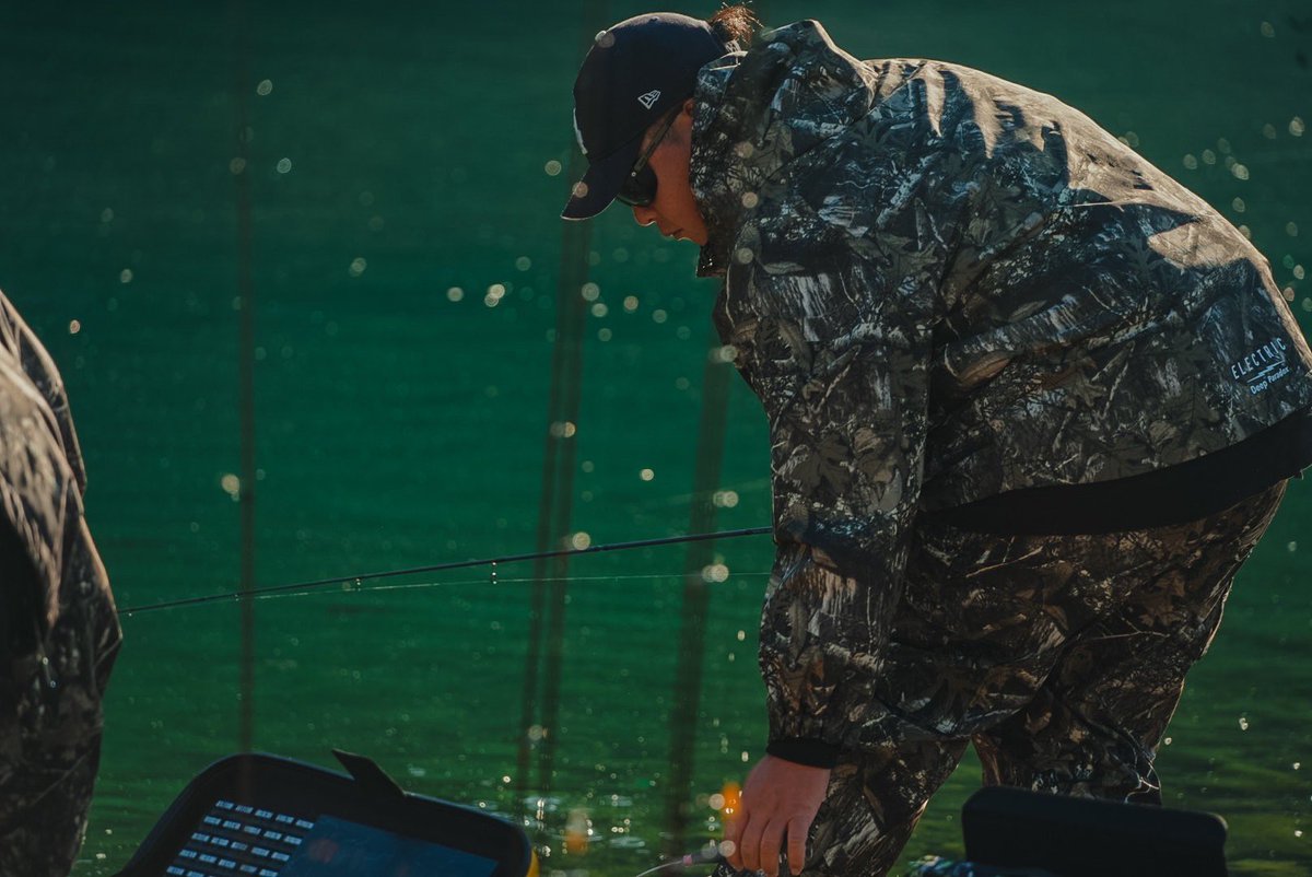 バヤシ tweet media