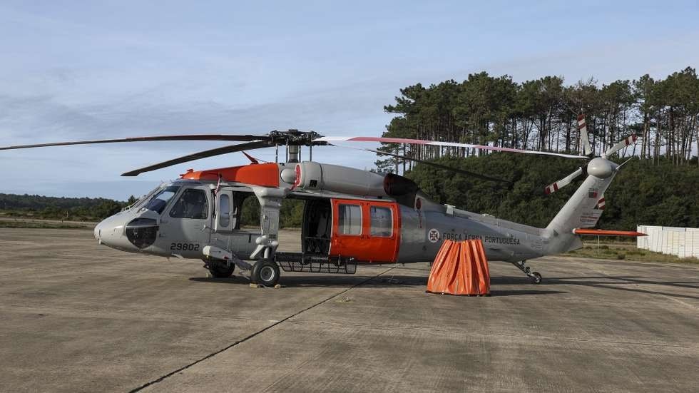 A <a href="/fap_pt/">Força Aérea Portuguesa</a> 🇵🇹 terá pelo menos 2 helicópteros <a href="/Sikorsky/">Sikorsky</a> UH-60A/L Black Hawk, envolvidos no Dispositivo Especial de Combate a Incêndios Rurais (DECIR) de 2026.